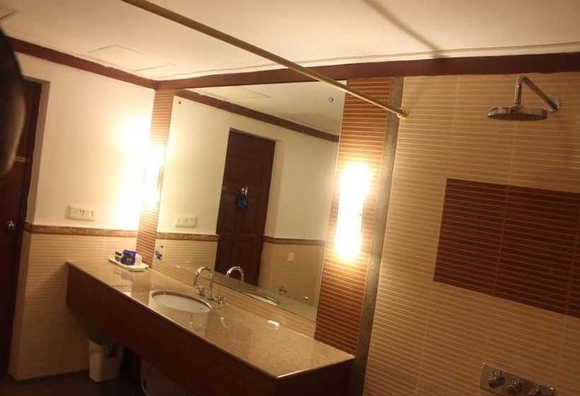 Hotel Oyo Premium The Waves 12