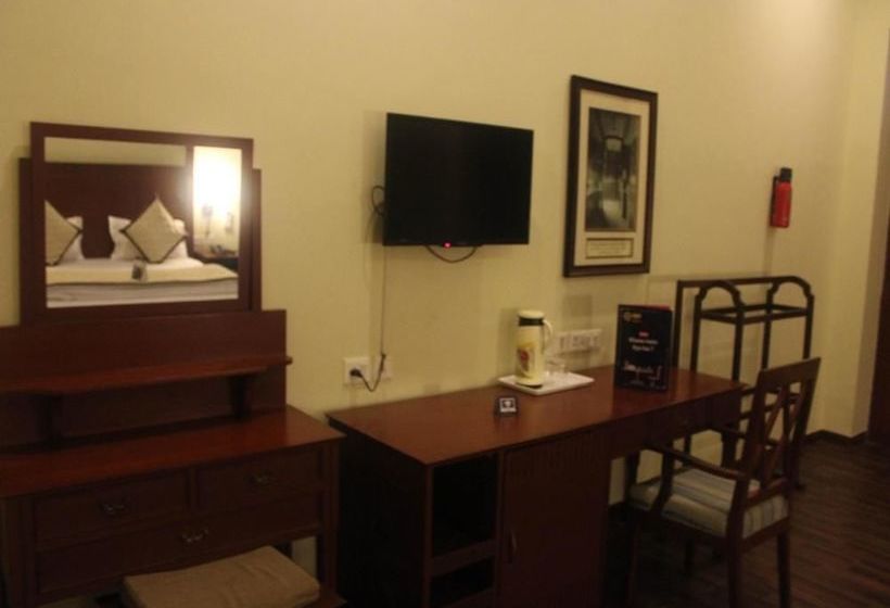 Hotel Oyo Premium The Waves 9