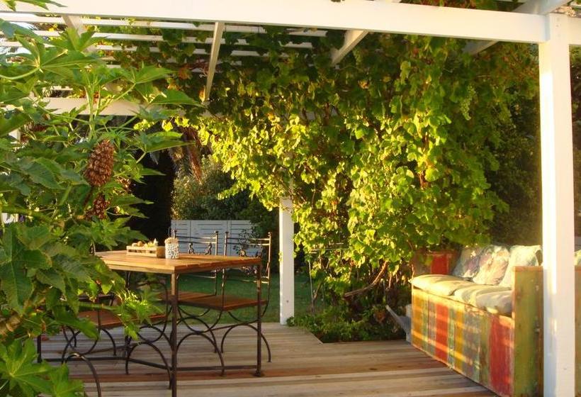 Bed and Breakfast Watercolours House 3