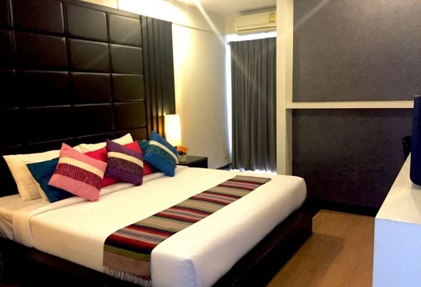 Hotel Charoenchit House 12