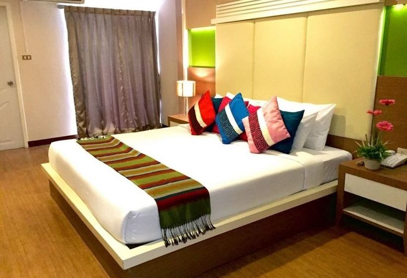 Hotel Charoenchit House 15