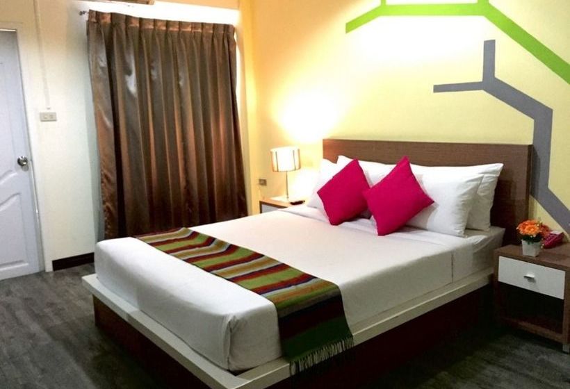 Hotel Charoenchit House 16