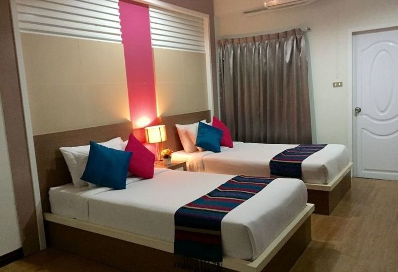 Hotel Charoenchit House 18