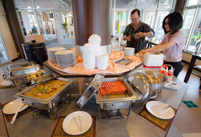 Hotel Charoenchit House 19