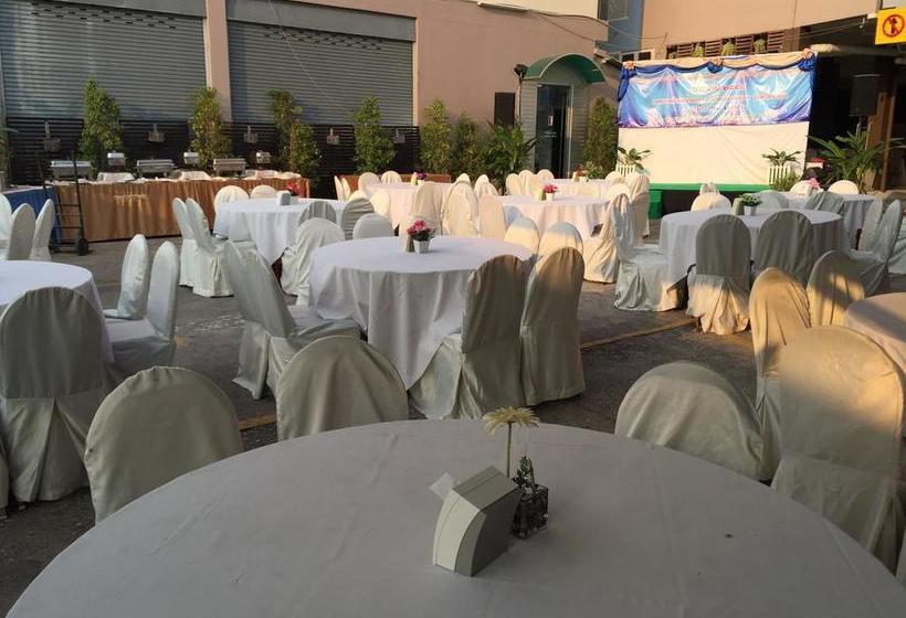 Hotel Charoenchit House 7