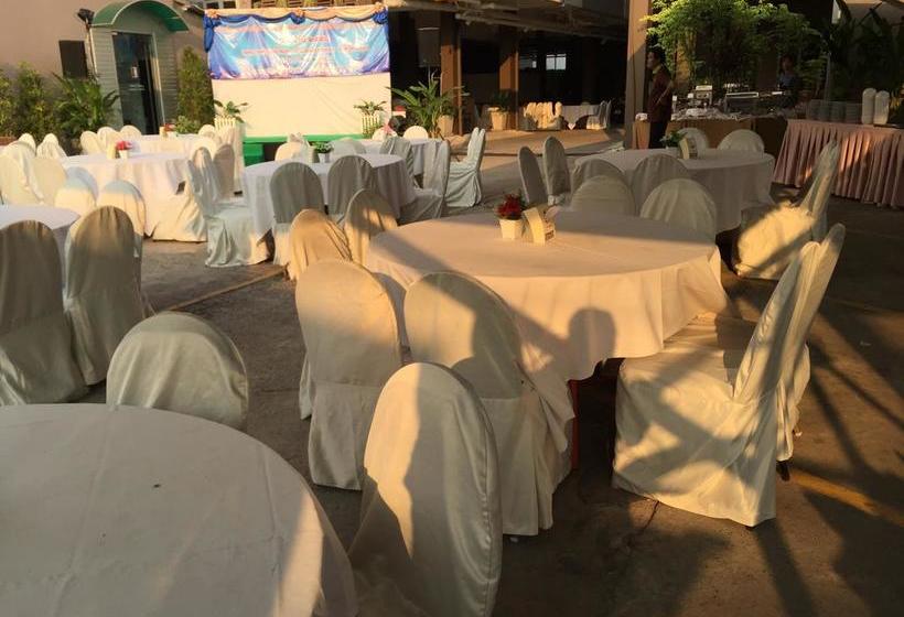 Hotel Charoenchit House 9