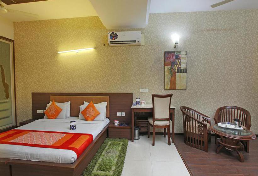 Hotel Oyo Premium Near Mega Mall 12
