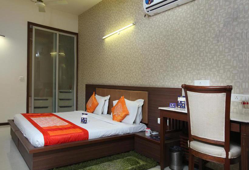 Hotel Oyo Premium Near Mega Mall 8