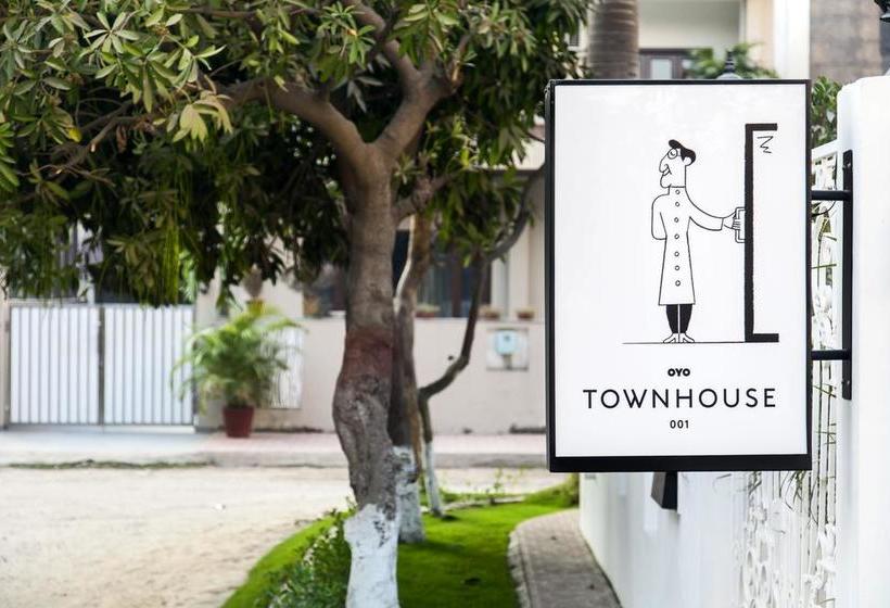 Hotel OYO Townhouse 001 10