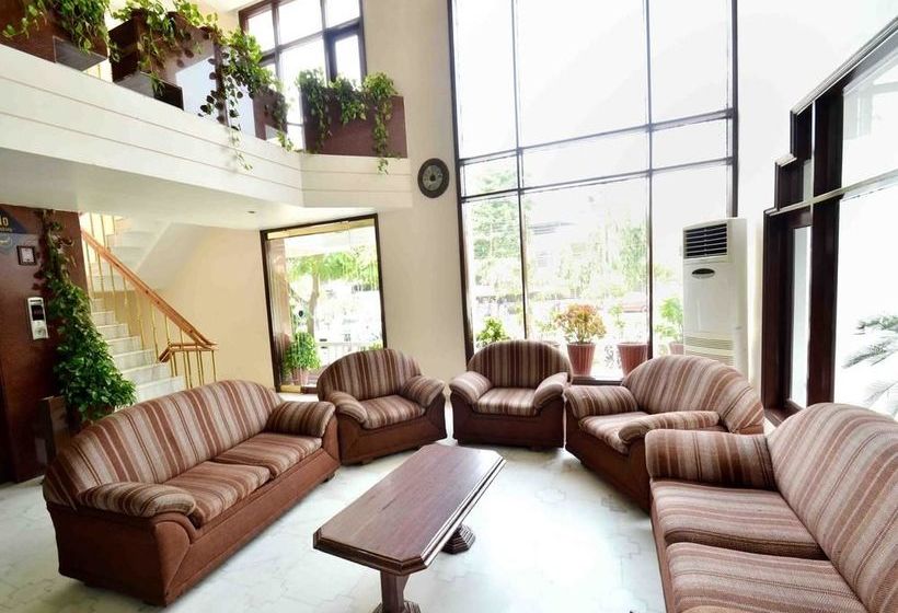 Hotel Oyo Premium Behind High Court Indore 10