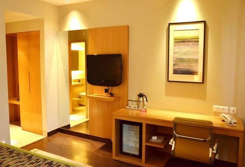 Hotel Oyo Premium Behind High Court Indore 18