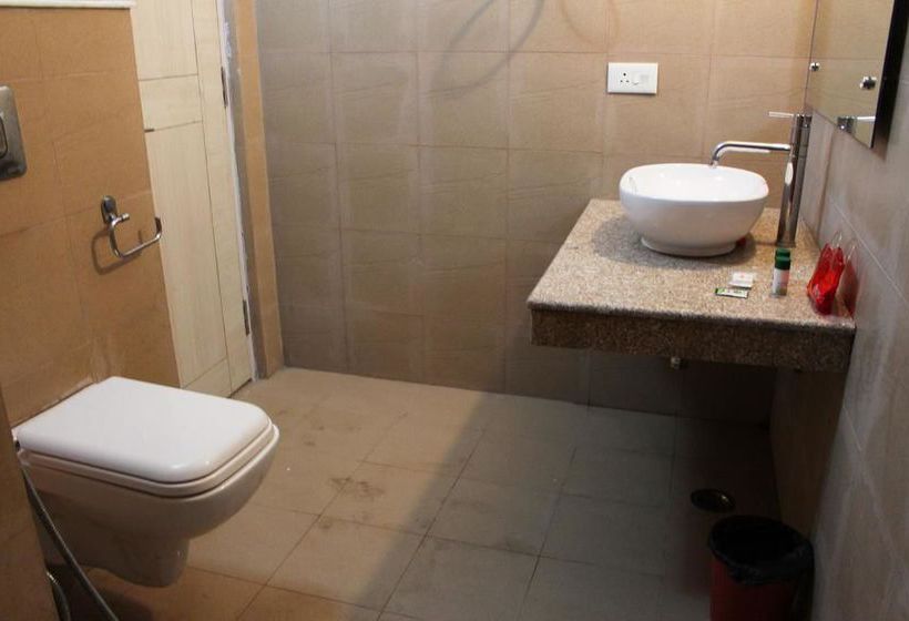 Hotel Oyo Flagship Noida Golf Course 6