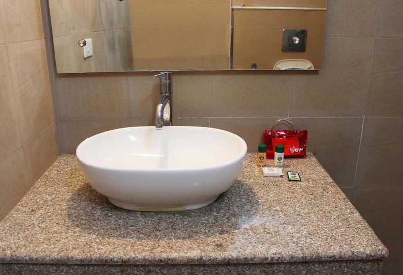 Hotel Oyo Flagship Noida Golf Course 8