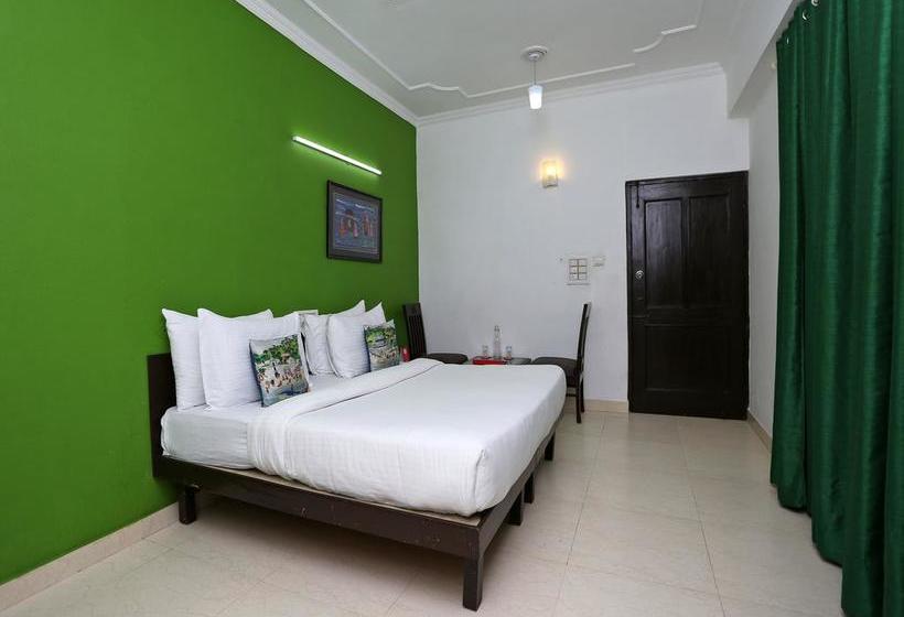 Hotel Oyo Rooms Noida Sector 41 1