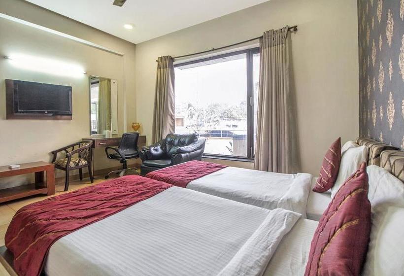 Hotel Oyo Premium Cyber Park Ii 6