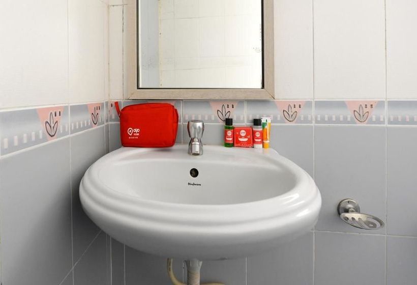 Hotel Oyo Rooms Sr Nagar Extension 18