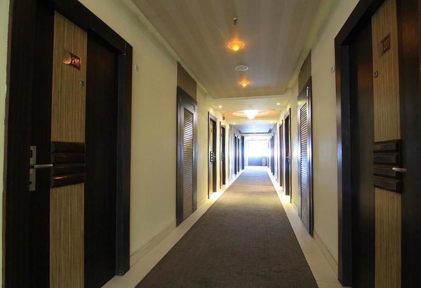 Hotel Oyo Premium Charbagh Lucknow 10