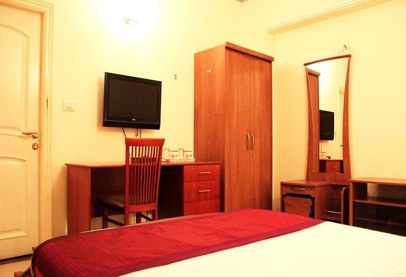 Hotel Oyo Rooms Indiranagar 19th Main 6