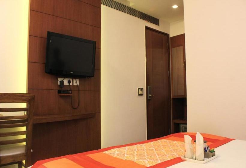 Hotel Oyo Premium Neelam Chowk 2