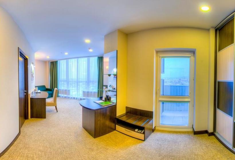 Reston Hotel & Spa 13