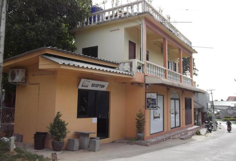 Sleep Tight Hostel at Koh Phangan 9