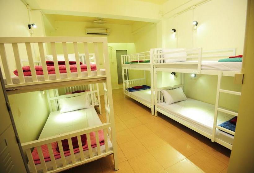 Phi Phi Bucket Hostel 1