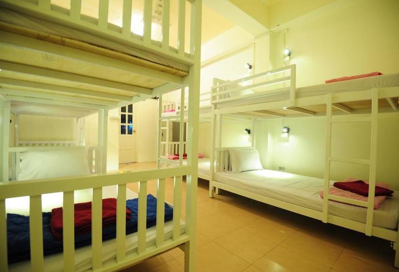 Phi Phi Bucket Hostel 12