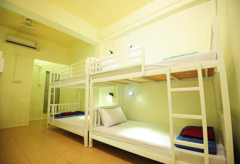 Phi Phi Bucket Hostel 2