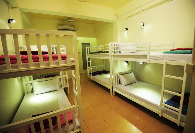 Phi Phi Bucket Hostel 3