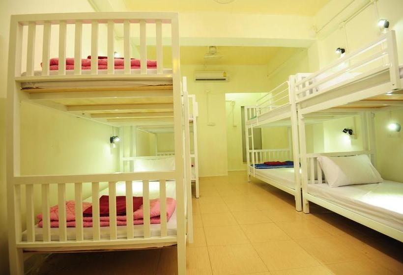 Phi Phi Bucket Hostel 5