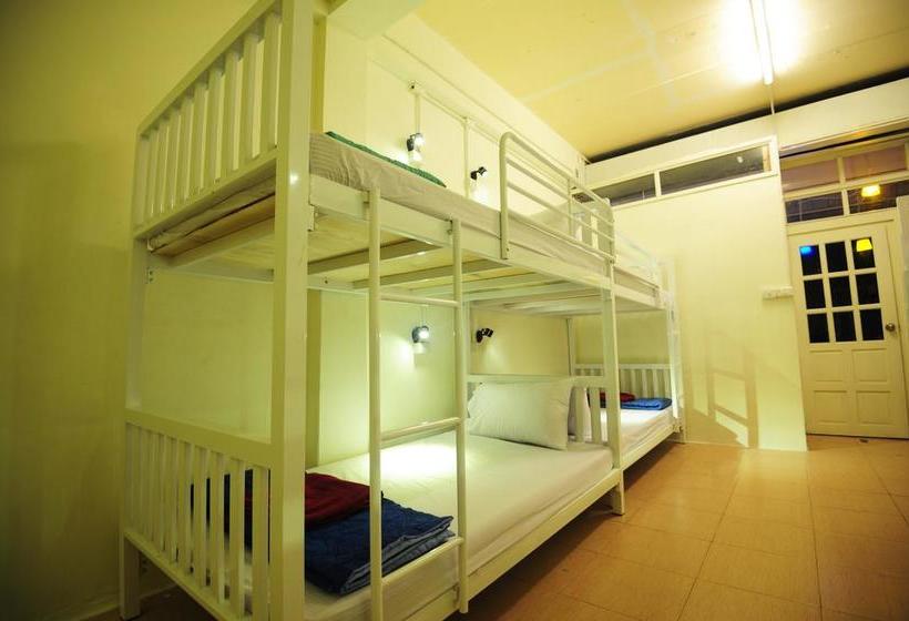 Phi Phi Bucket Hostel 6