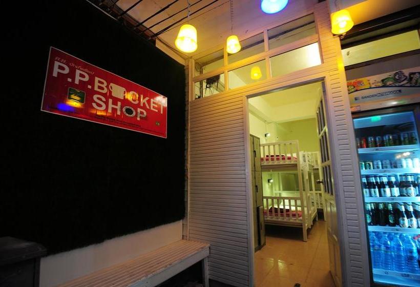 Phi Phi Bucket Hostel 7