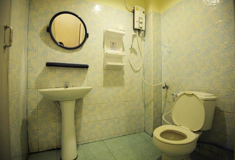 Phi Phi Bucket Hostel 9