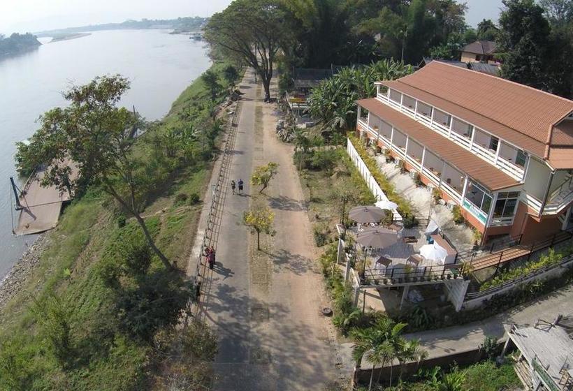 Hotel Day Waterfront