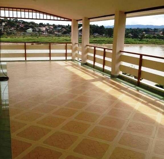 Hotel Day Waterfront 10