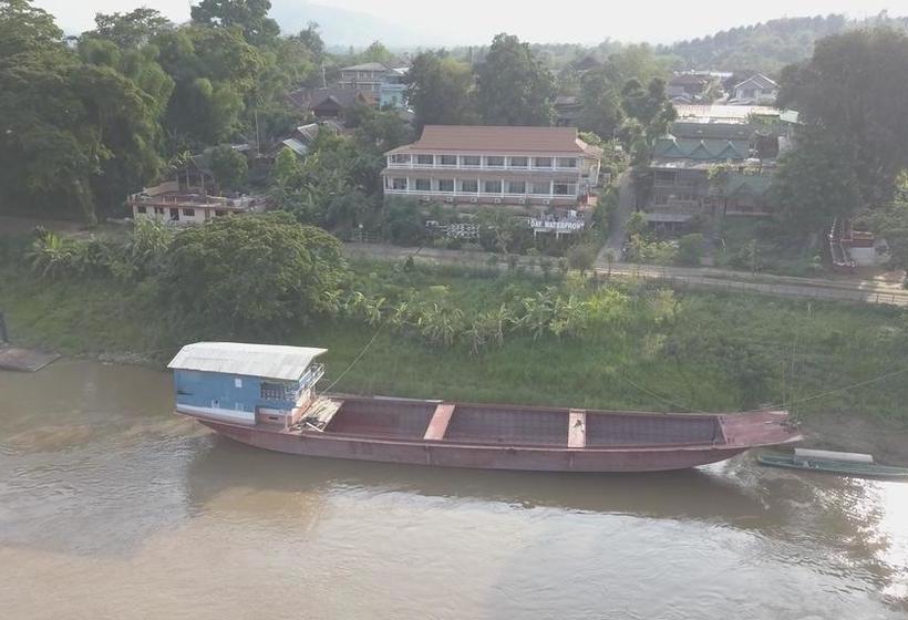 Hotel Day Waterfront 2