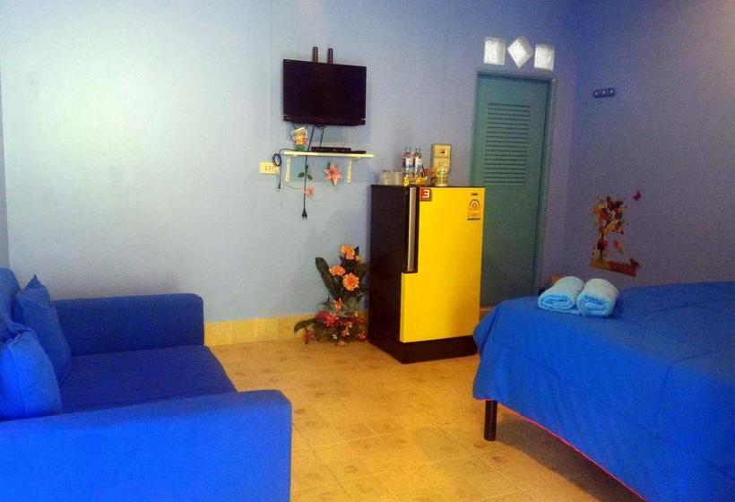 Hostel Baan Benjathip 10