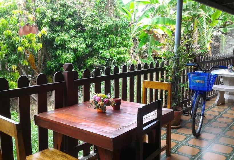 Hostel Baan Benjathip 2