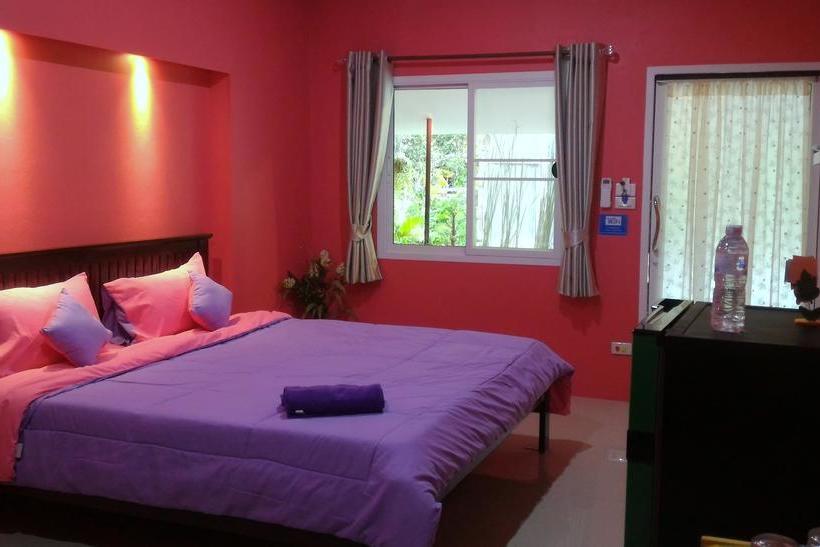Hostel Baan Benjathip 4
