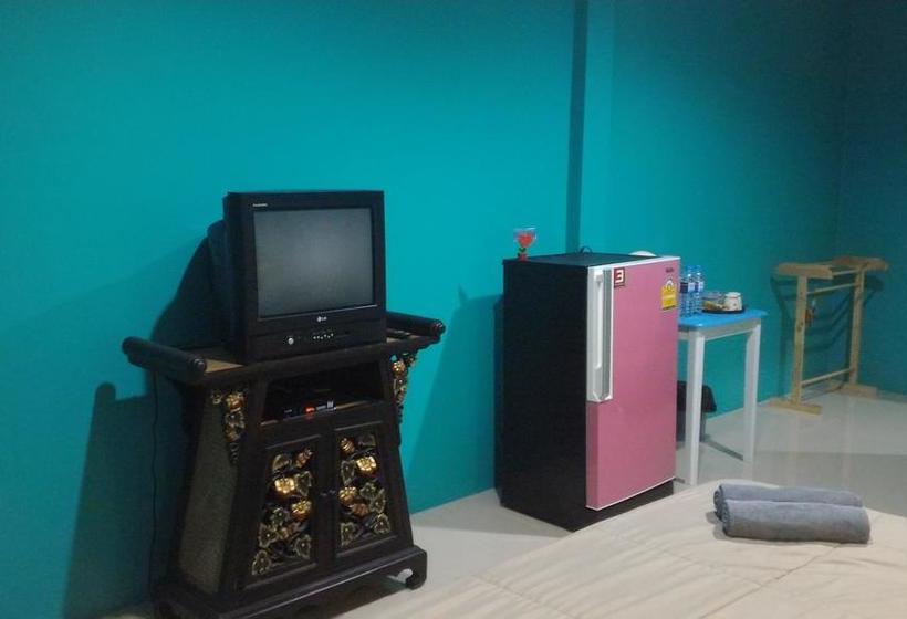 Hostel Baan Benjathip 6