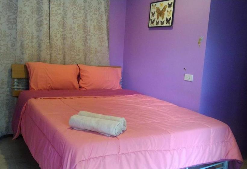 Hostel Baan Benjathip 8