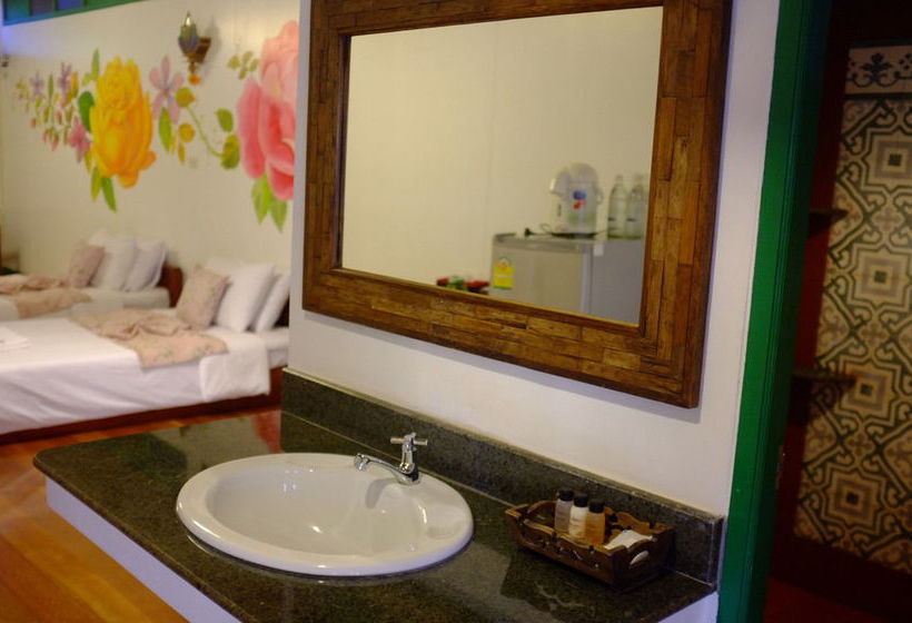 Hotel Paddy's Palms Resort 18