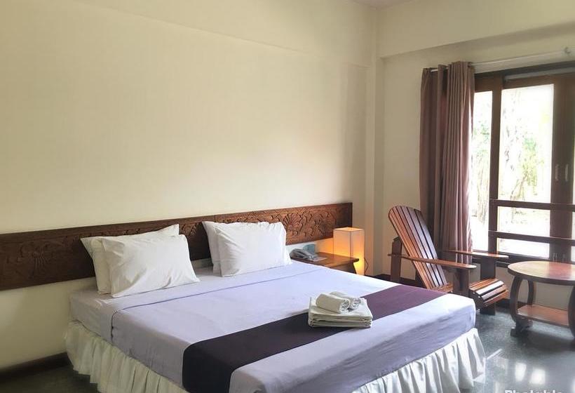 Hotel Tak Andaman Resort & 1