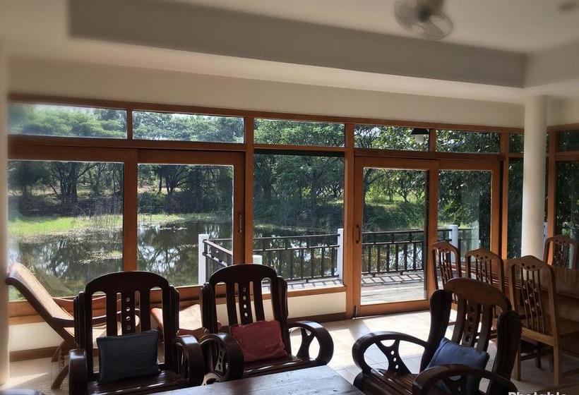 Hotel Tak Andaman Resort & 4