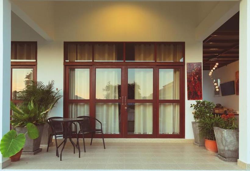 Resort Tree Roots Retreat 5