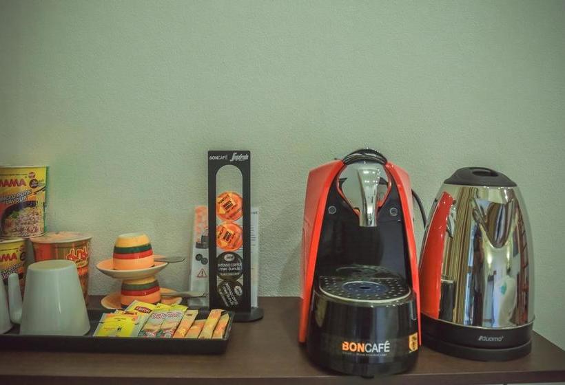 Resort Tree Roots Retreat 8