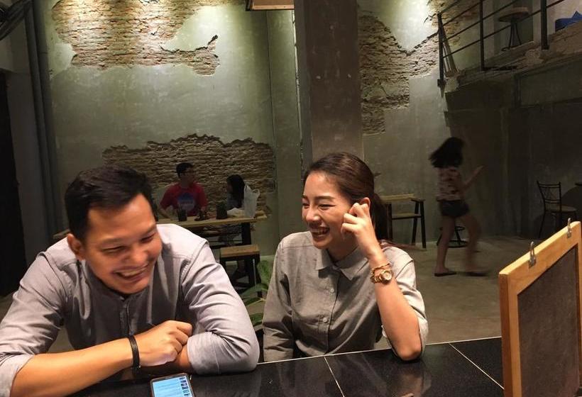 Hostel Udonbackpackers Beds And Cafe 15