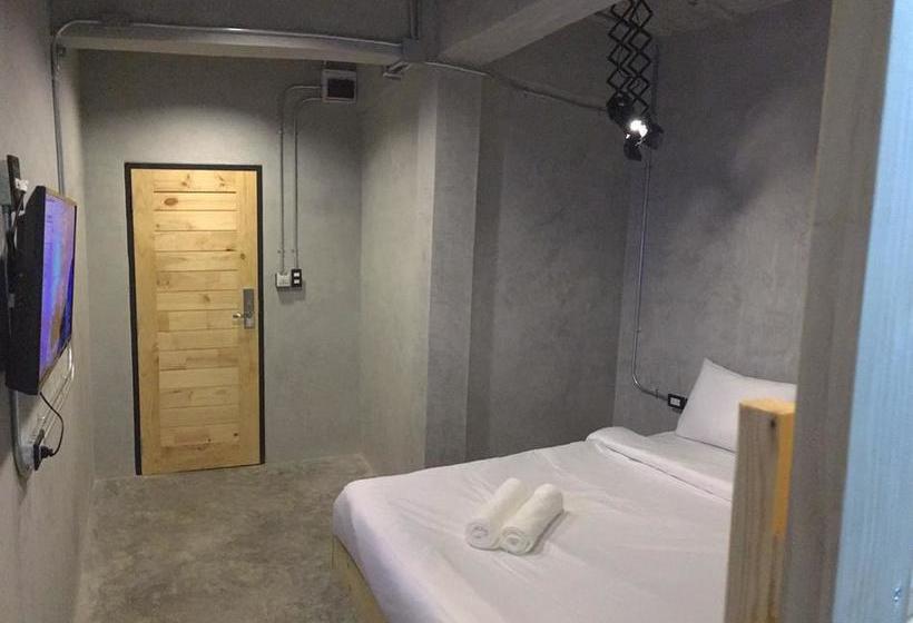 Hostel Udonbackpackers Beds And Cafe 20