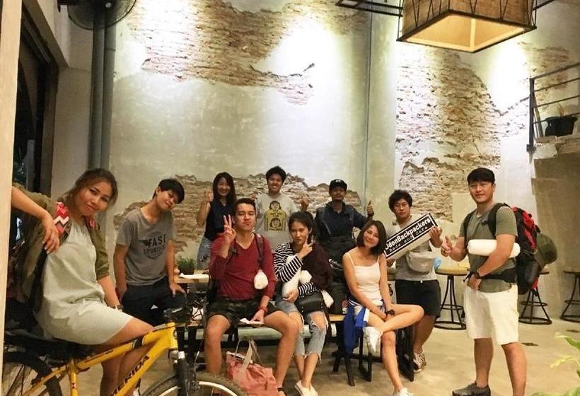 Hostel Udonbackpackers Beds And Cafe 4