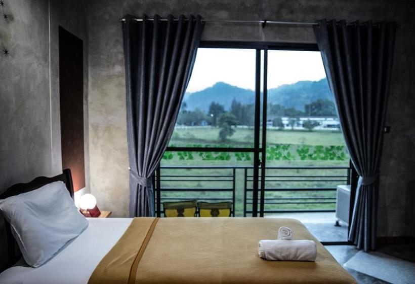 Resort The Boat House 2